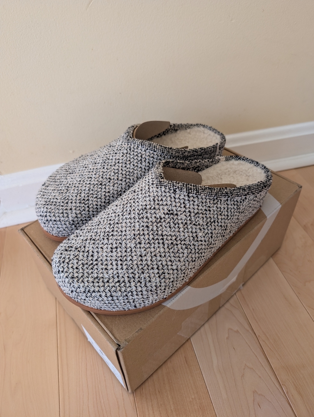 Rothy's The Cozy Clog Cookies And Cream Boucle Size 10